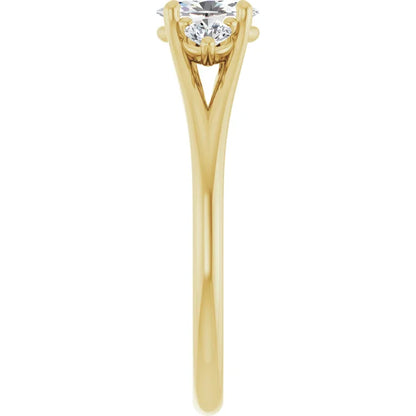 The Oval Elowen™ Setting in 14k yellow gold